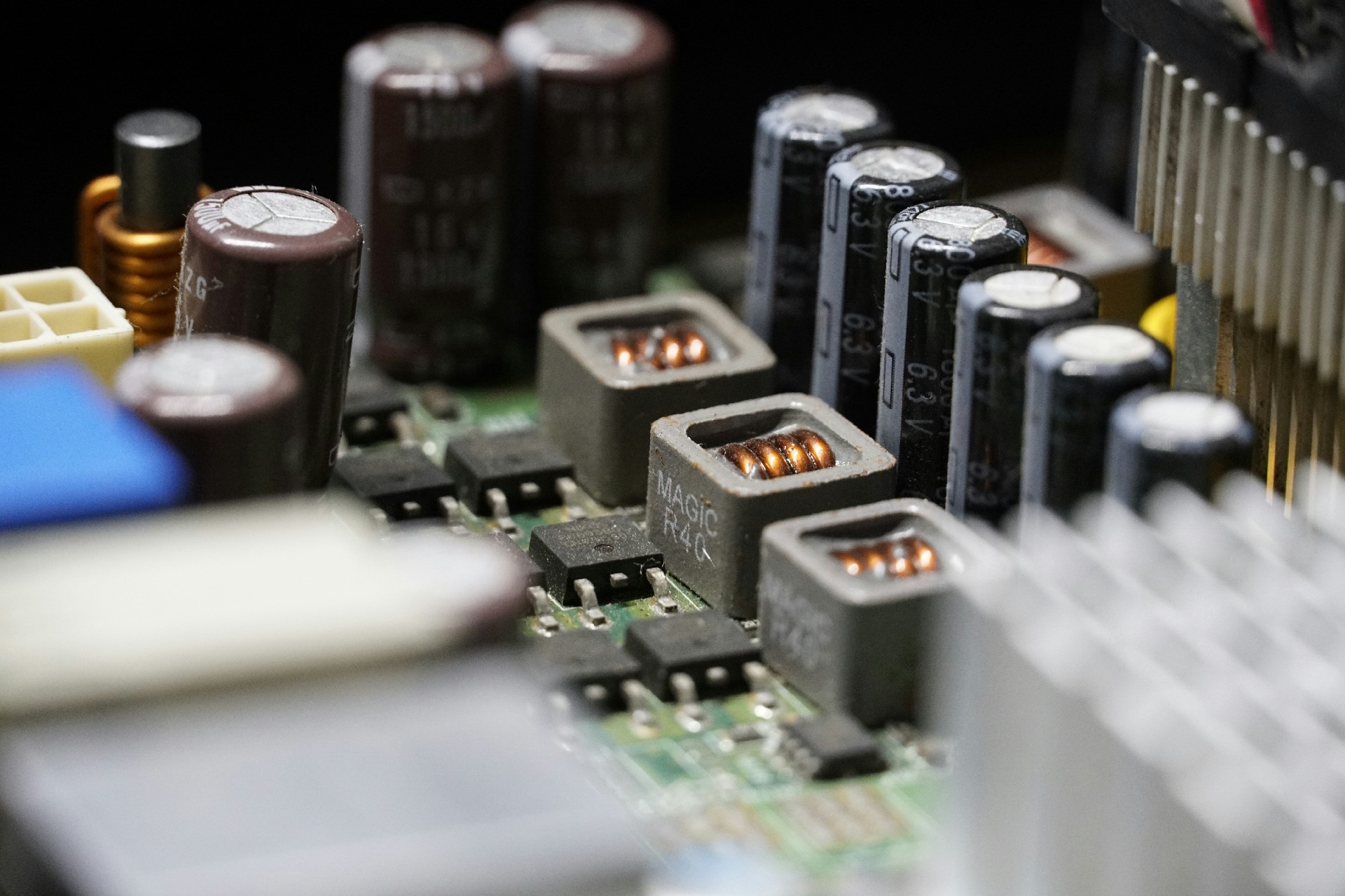 1760929445180979.jpg 2510201.jpg